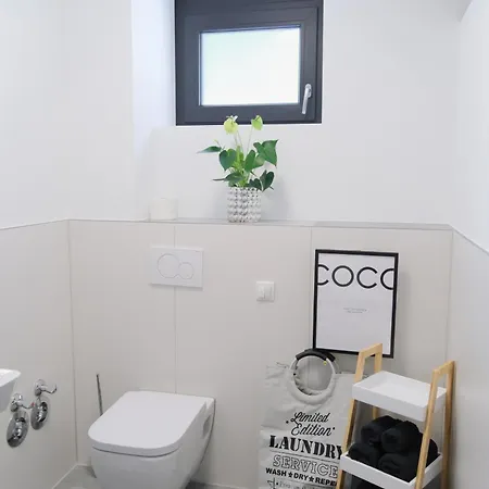 Untergeschoss Mit Stil Modern, Ruhig & Mit Terrasse Apartman