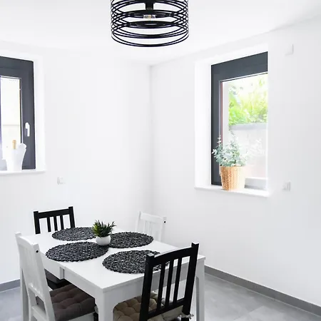 Untergeschoss Mit Stil Modern, Ruhig & Mit Terrasse *