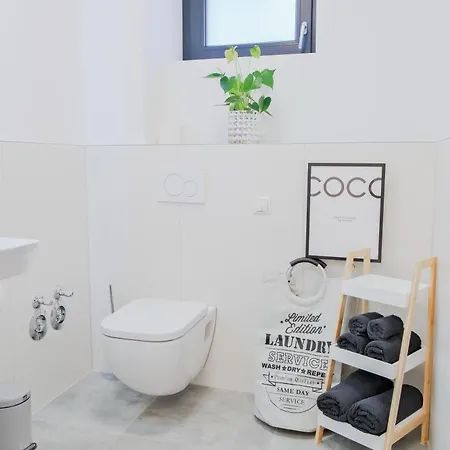 Untergeschoss Mit Stil Modern, Ruhig & Mit Terrasse