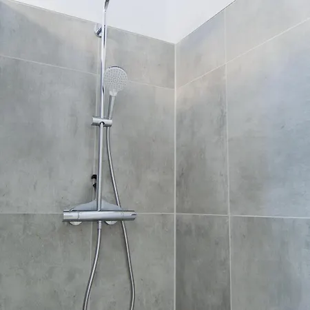 Apartman Untergeschoss Mit Stil Modern, Ruhig & Mit Terrasse