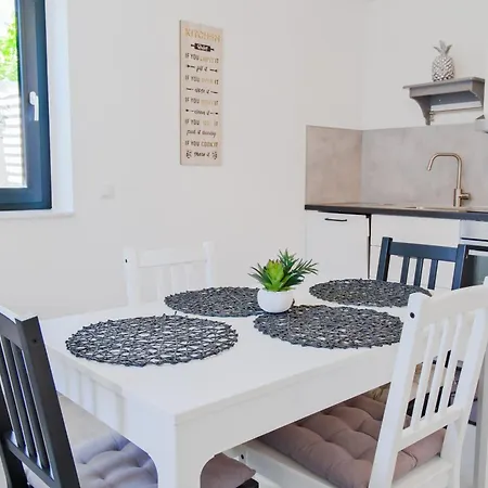 Untergeschoss Mit Stil Modern, Ruhig & Mit Terrasse Apartman *