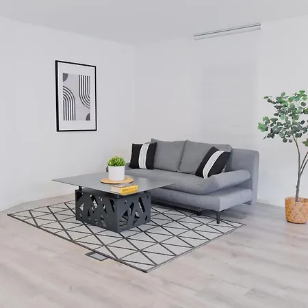 Untergeschoss Mit Stil Modern, Ruhig & Mit Terrasse Stutensee