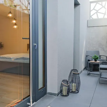 Apartman Untergeschoss Mit Stil Modern, Ruhig & Mit Terrasse *