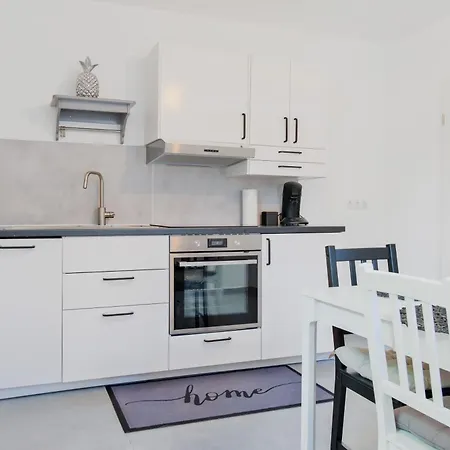 Untergeschoss Mit Stil Modern, Ruhig & Mit Terrasse *