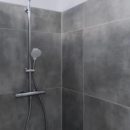 Apartman Untergeschoss Mit Stil Modern, Ruhig & Mit Terrasse