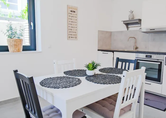 Untergeschoss Mit Stil Modern, Ruhig & Mit Terrasse Apartment *