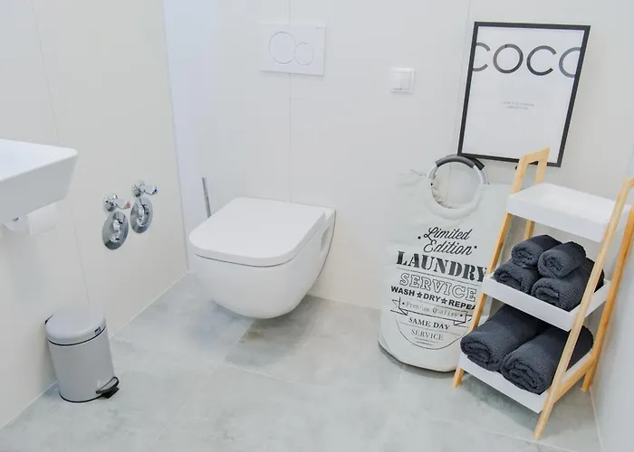 Untergeschoss Mit Stil Modern, Ruhig & Mit Terrasse *