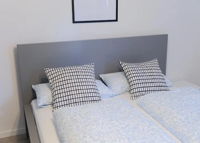 Apartment Untergeschoss Mit Stil Modern, Ruhig & Mit Terrasse *