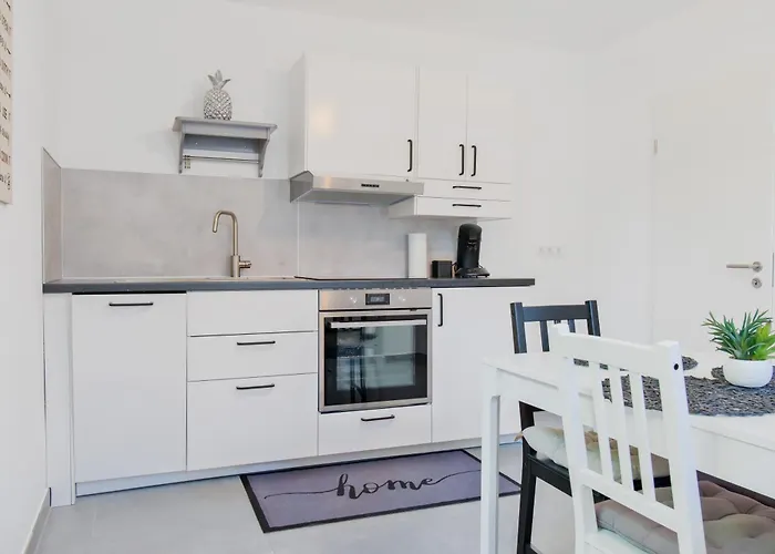 Untergeschoss Mit Stil Modern, Ruhig & Mit Terrasse *