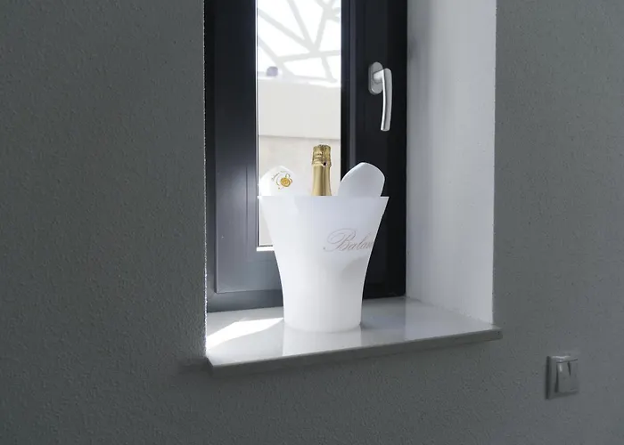 Untergeschoss Mit Stil Modern, Ruhig & Mit Terrasse Apartment